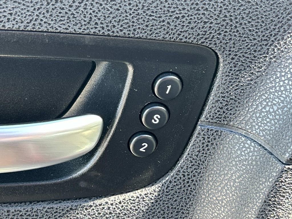 Used 2018 Chrysler 300 Limited image 22