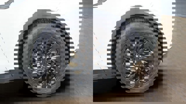 Used 2024 Land Rover Discovery S image 18