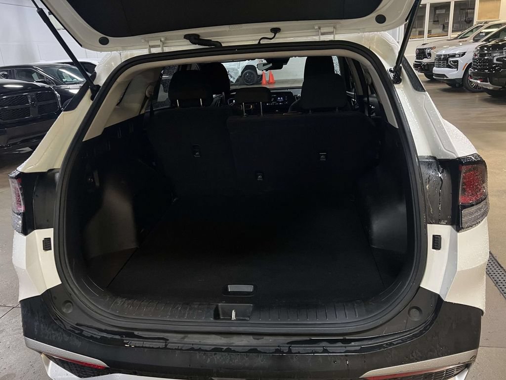 Used 2023 Kia Sportage LX FWD image 9