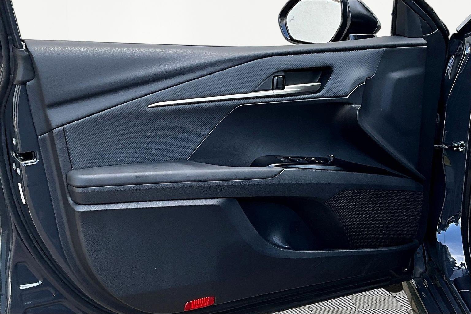 Used 2025 Toyota Camry SE FWD image 19