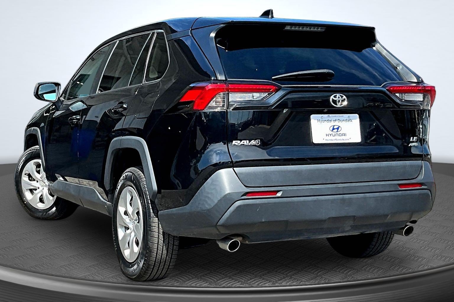 Used 2023 Toyota RAV4 LE AWD/4WD image 3