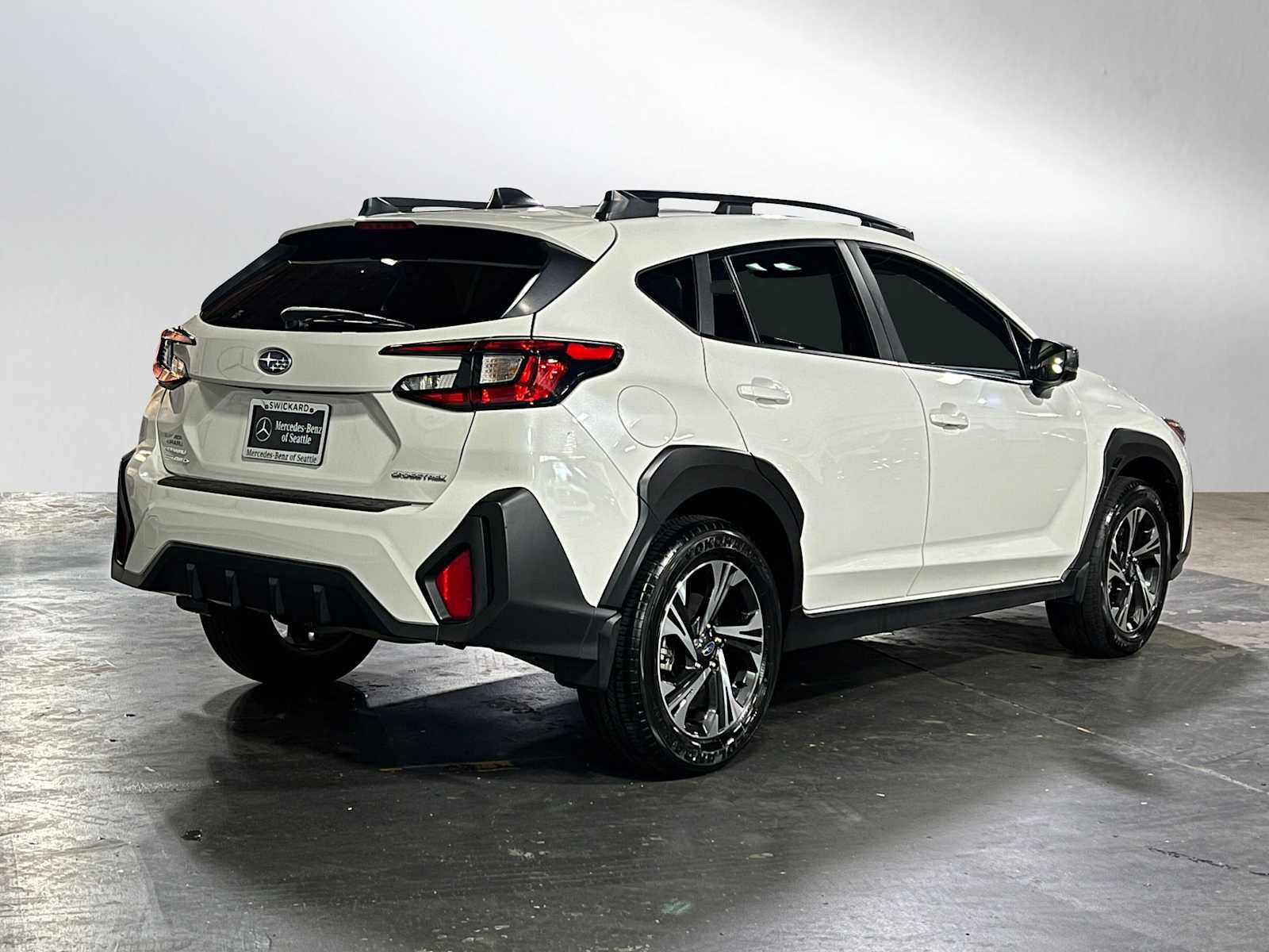 Used 2024 Subaru Crosstrek 2.0i Premium AWD/4WD image 3