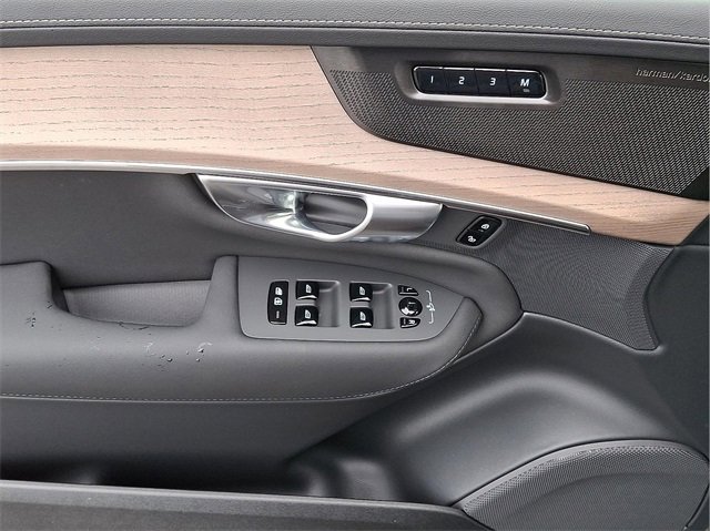 New 2026 Volvo XC90 B6 Plus w/ Protection Package Premier image 6