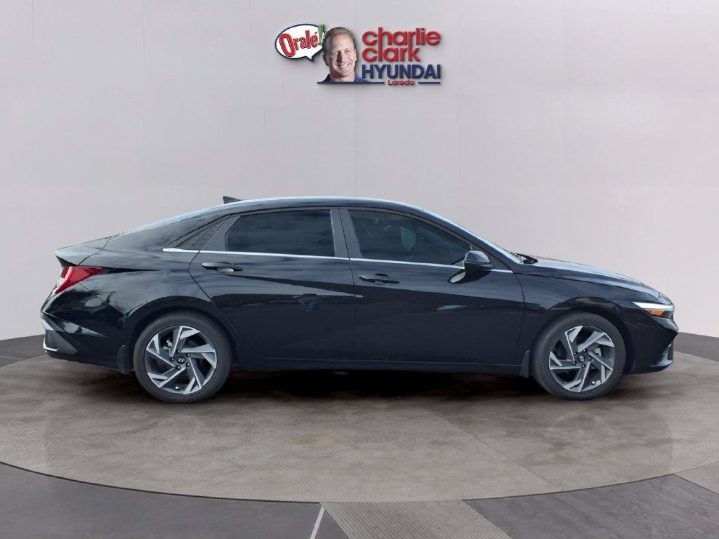 Used 2025 Hyundai Elantra Limited FWD image 6