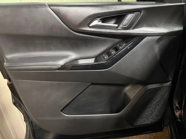 Used 2025 Chevrolet Equinox LT w/ Midnight Edition FWD image 12