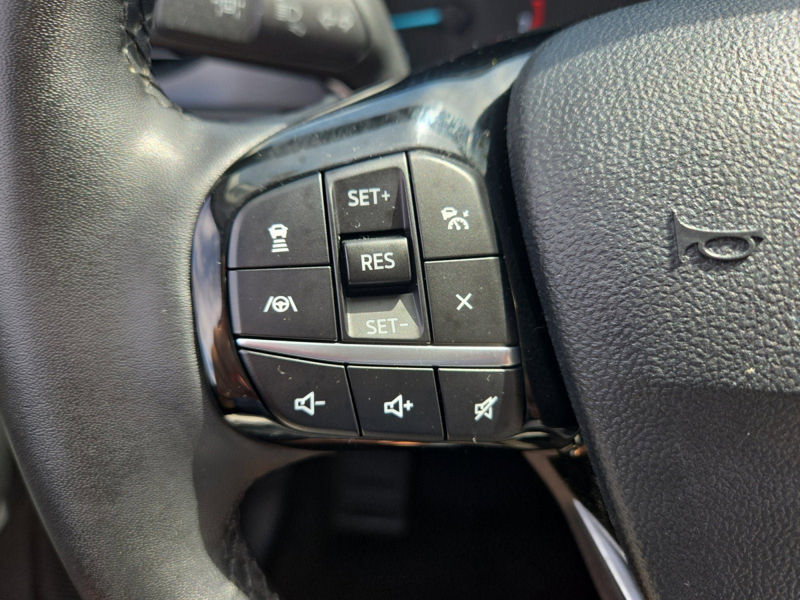Certified 2022 Ford Escape SE w/ Cold Weather Package AWD/4WD image 14