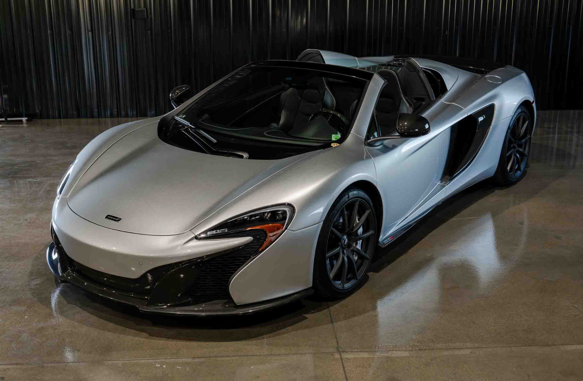 Used 2016 McLaren 650S Spider RWD image 8