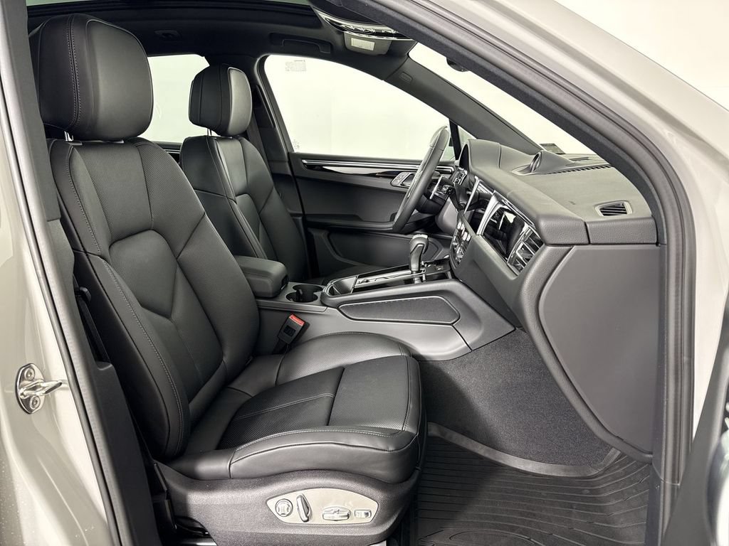 New 2026 Porsche Macan AWD/4WD image 23