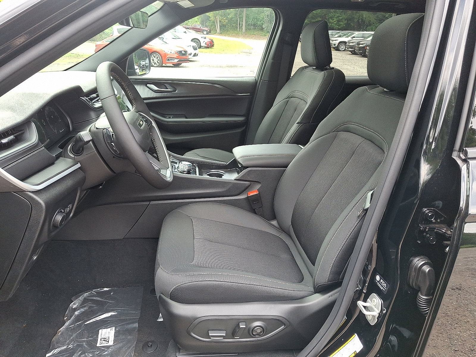 New 2025 Jeep Grand Cherokee Laredo X w/ Luxury Tech Group I image 7