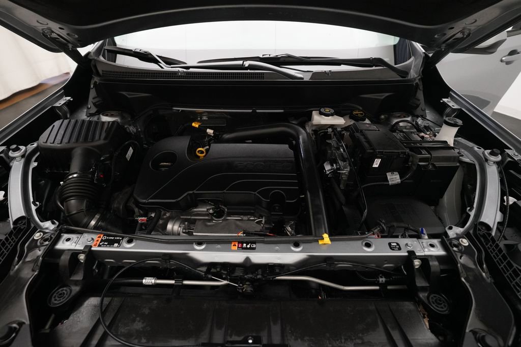 Used 2024 GMC Terrain SLE w/ Driver Convenience Package image 3