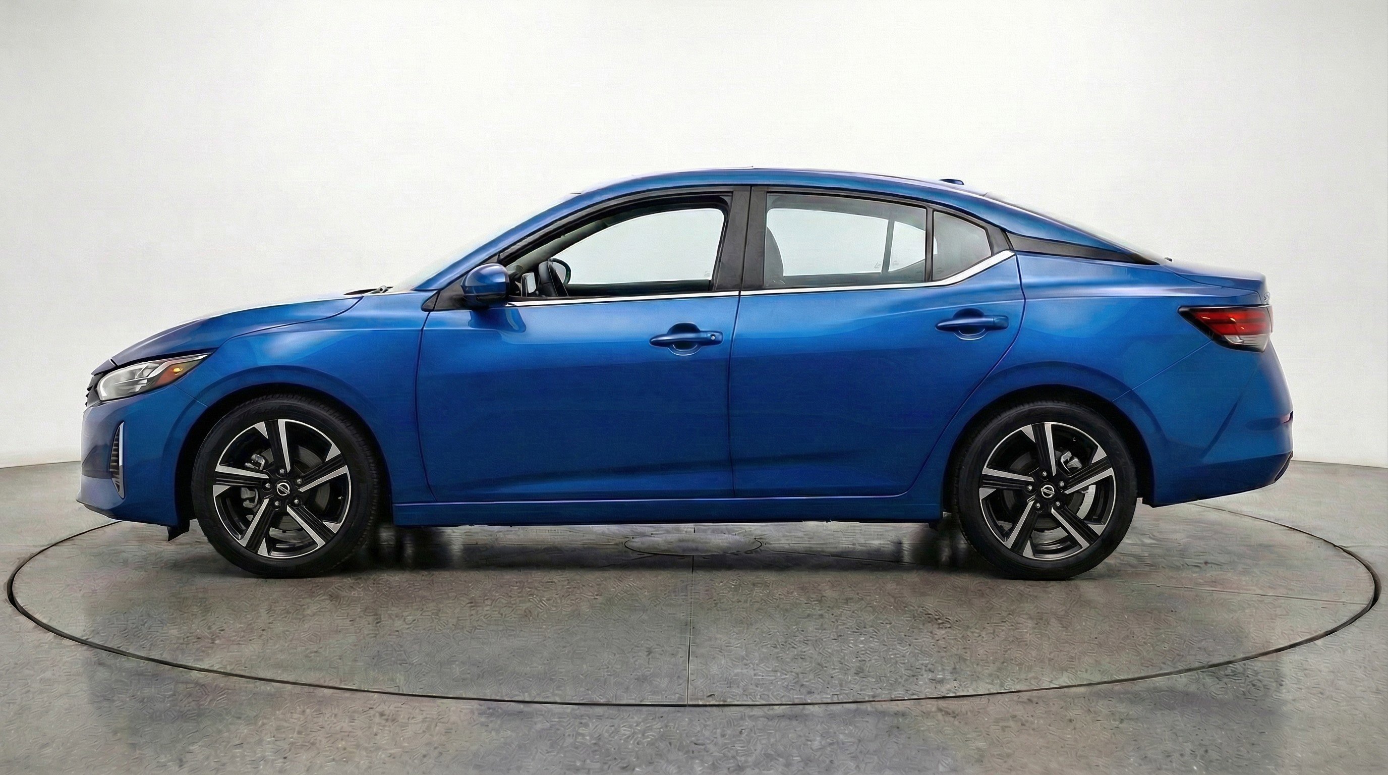 Used 2025 Nissan Sentra SV FWD image 5