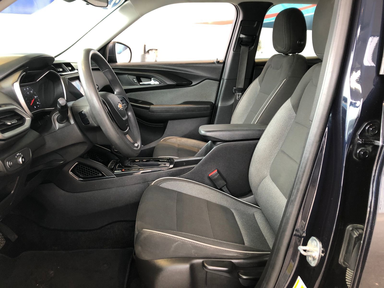 Used 2021 Chevrolet TrailBlazer LS FWD image 16