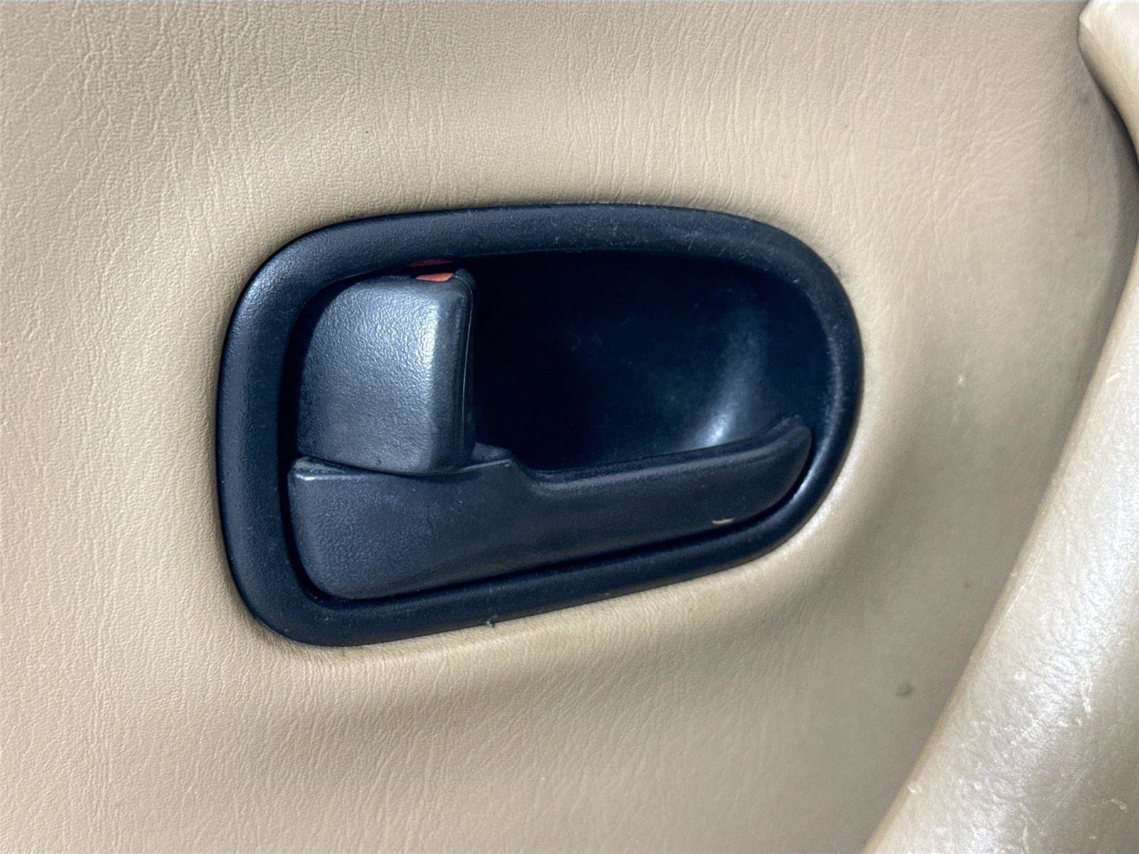 Used 1999 MAZDA MX-5 Miata RWD image 28