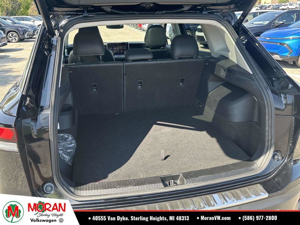Certified 2025 Volkswagen Tiguan SE w/ Panoramic Sunroof Package AWD/4WD image 11