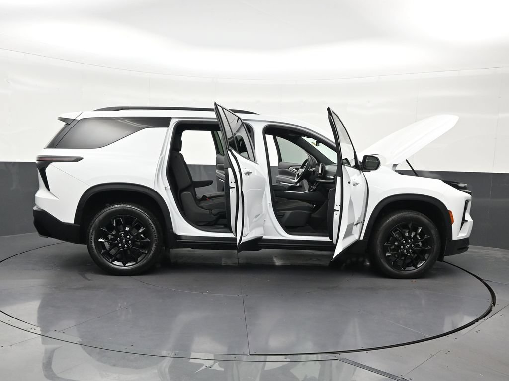 Used 2025 Chevrolet Traverse LT w/ Midnight/Sport Edition FWD image 34