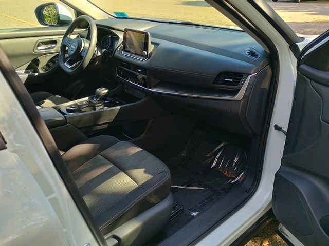 Used 2024 Nissan Rogue SV image 13