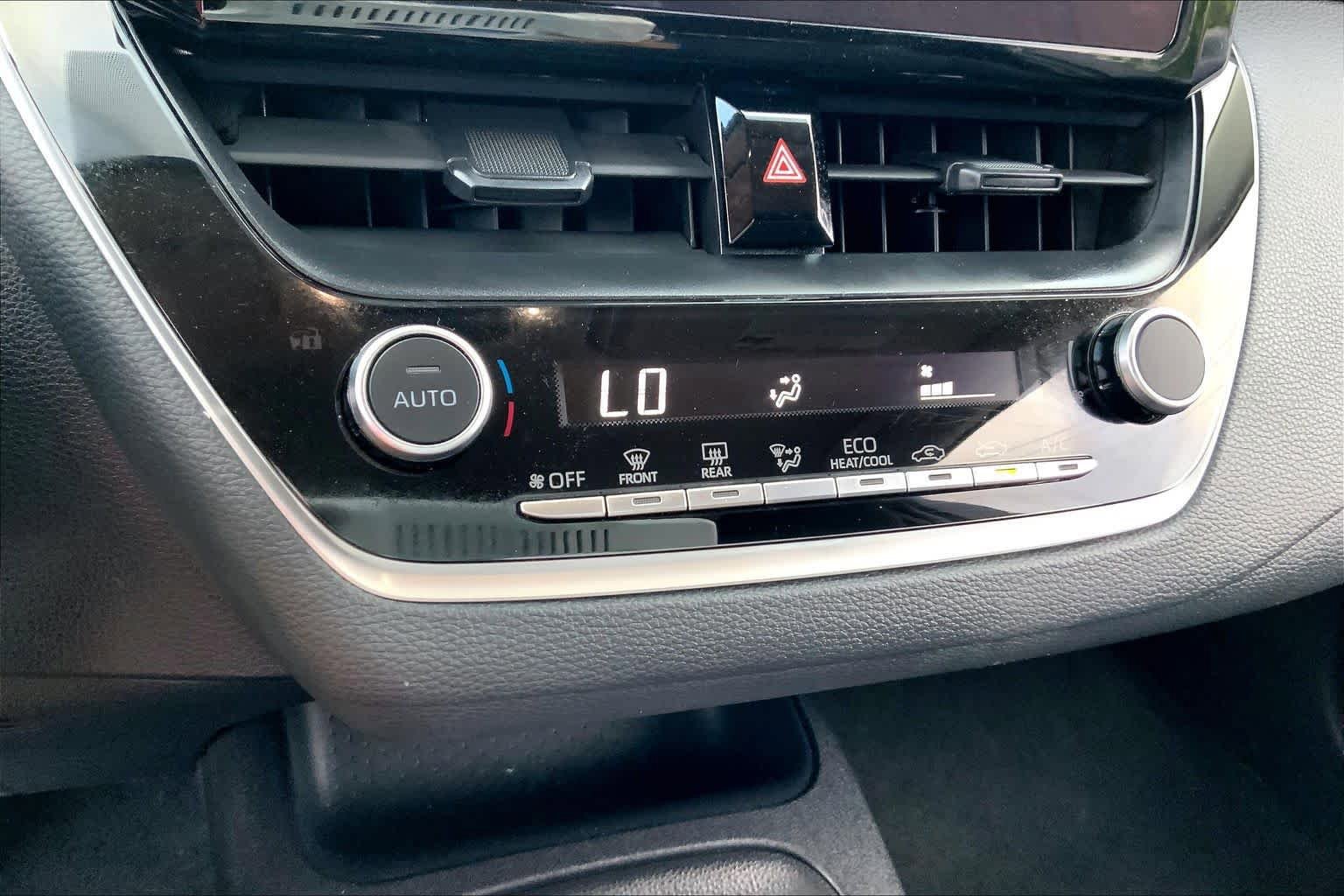 Used 2024 Toyota Corolla LE FWD image 32
