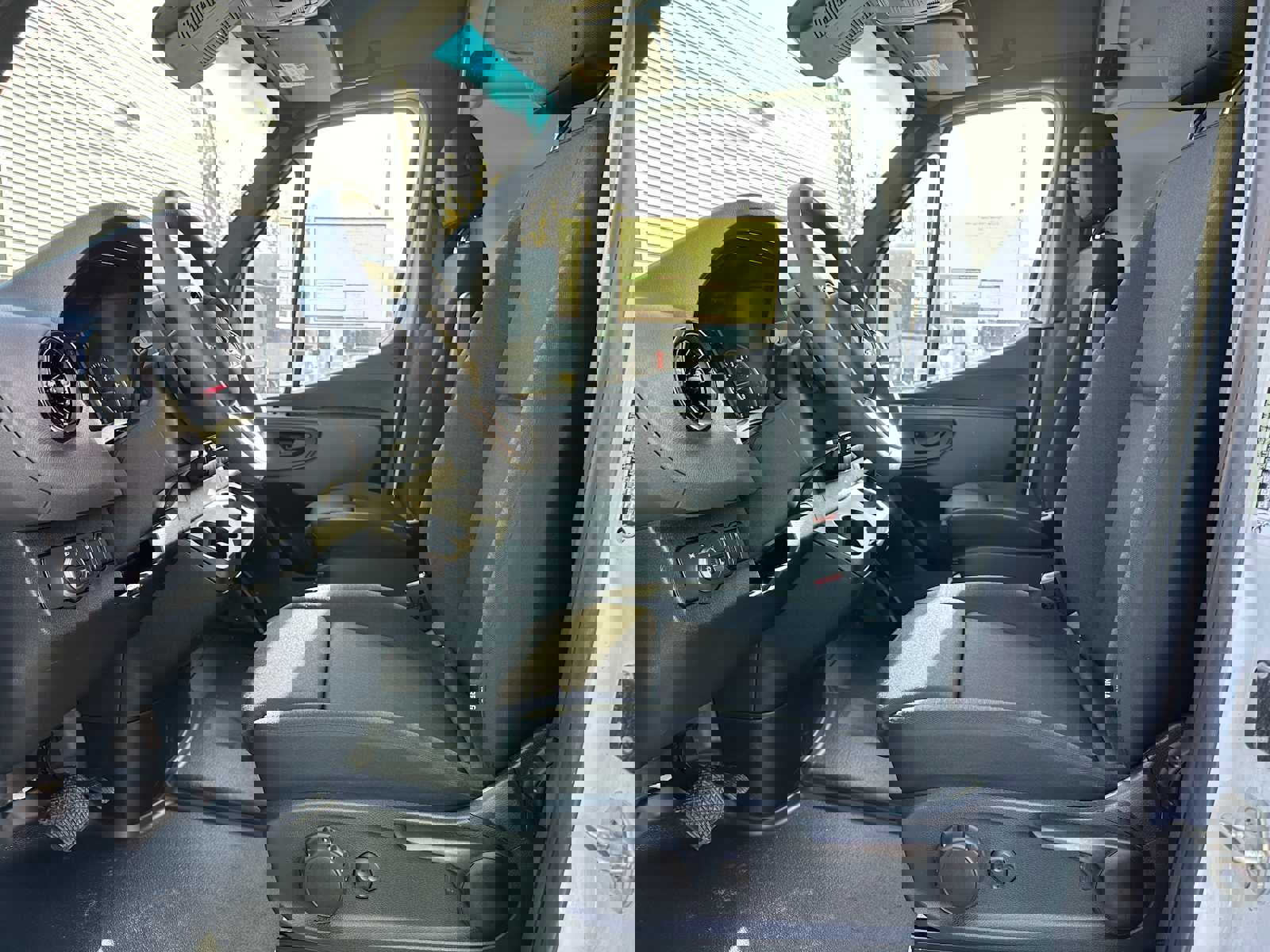 Used 2023 Mercedes-Benz Sprinter 1500 image 22