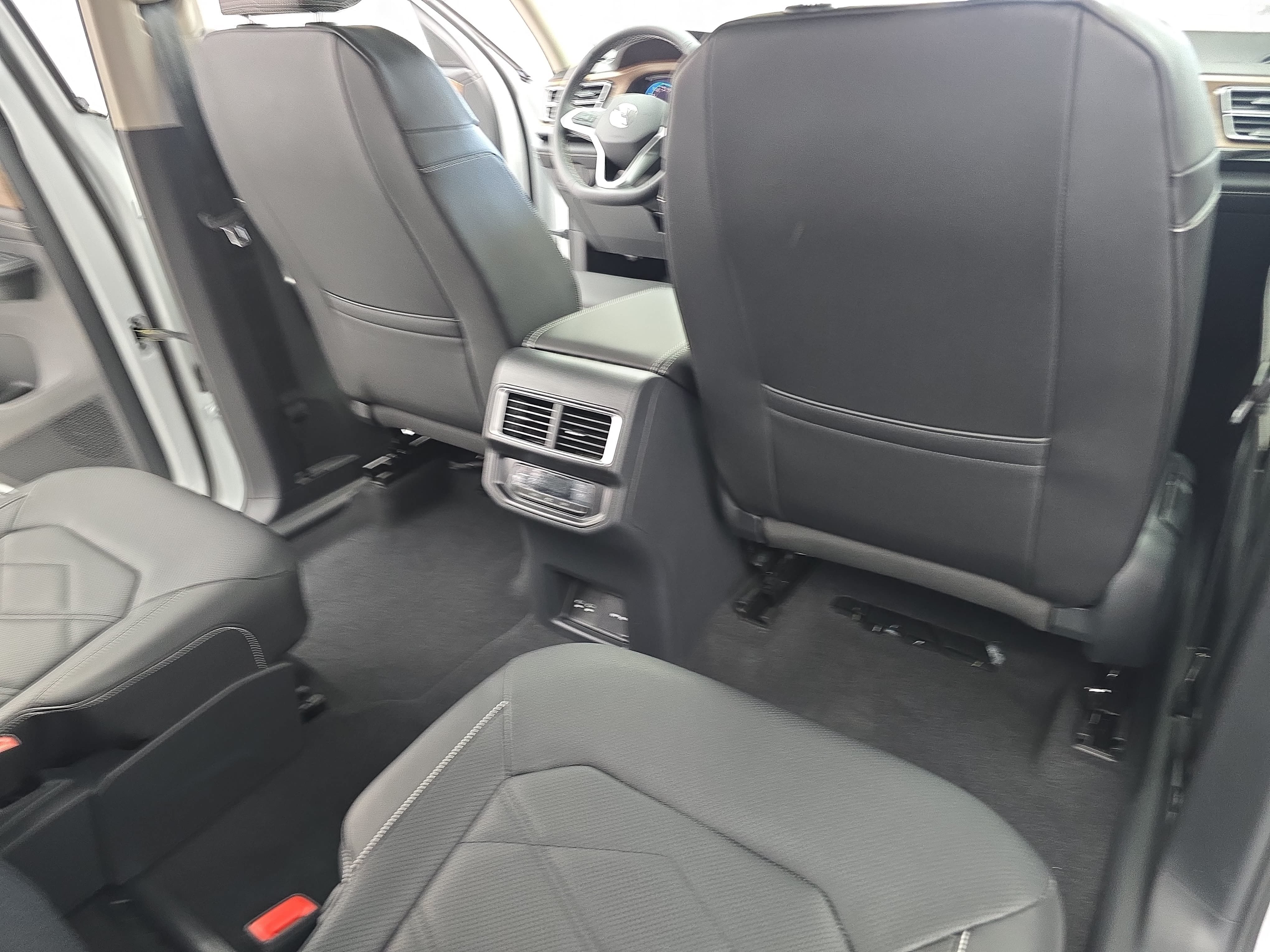 New 2026 Volkswagen Atlas SE FWD image 11