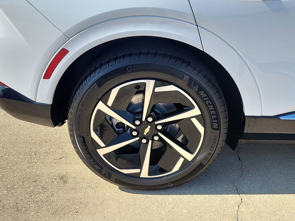 New 2025 Chevrolet Equinox EV LT image 8