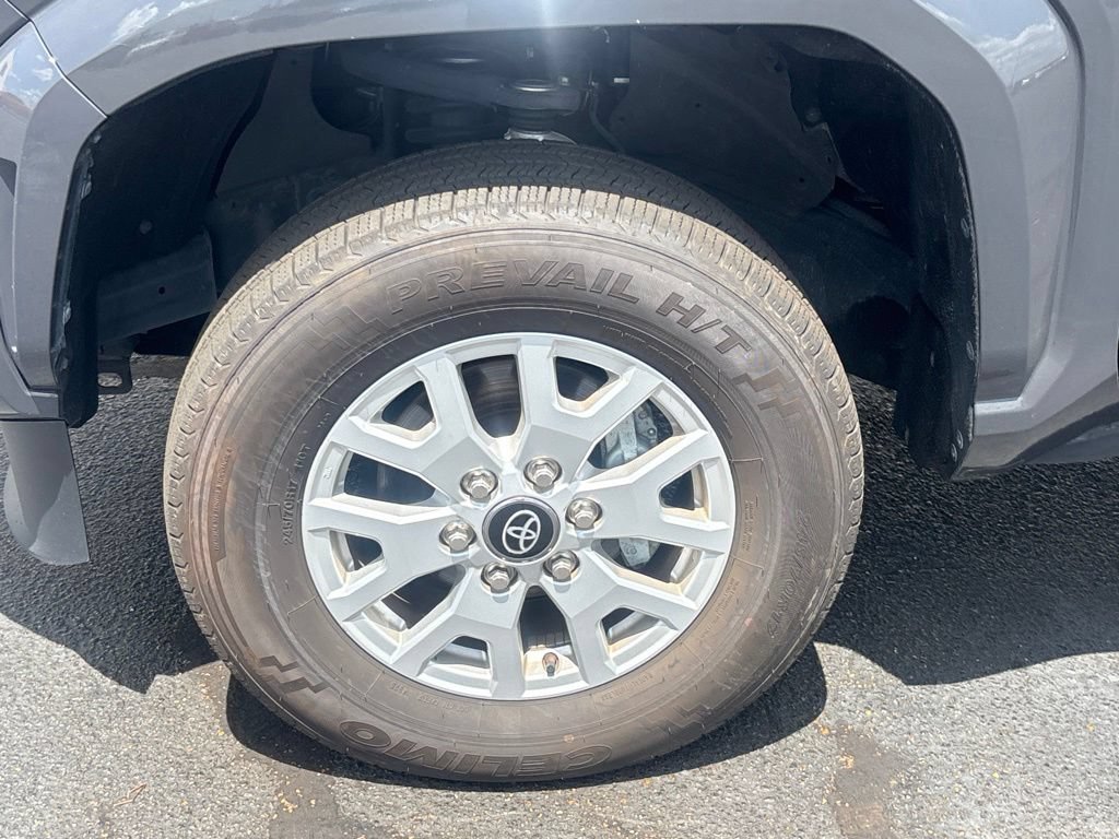 Used 2024 Toyota Tacoma SR5 AWD/4WD image 25