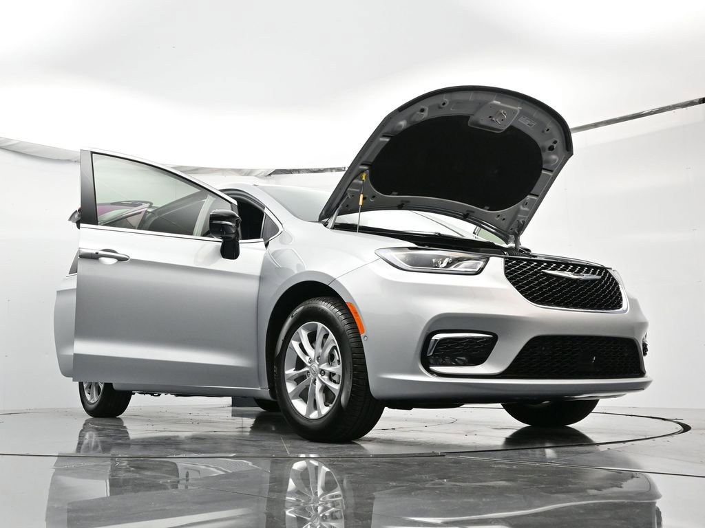 New 2026 Chrysler Pacifica Select image 47