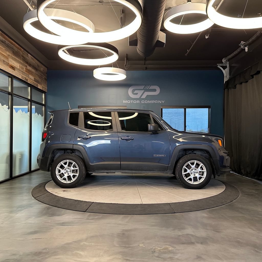 Used 2023 Jeep Renegade Latitude AWD/4WD image 2