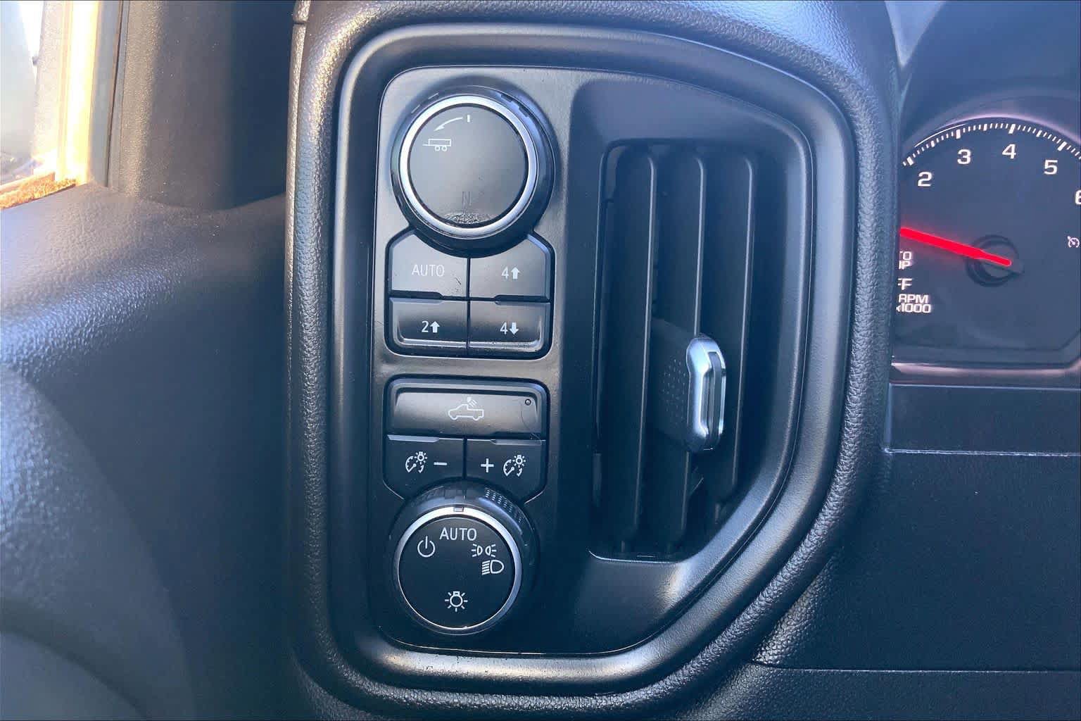Used 2021 Chevrolet Silverado 1500 Custom Trail Boss image 9