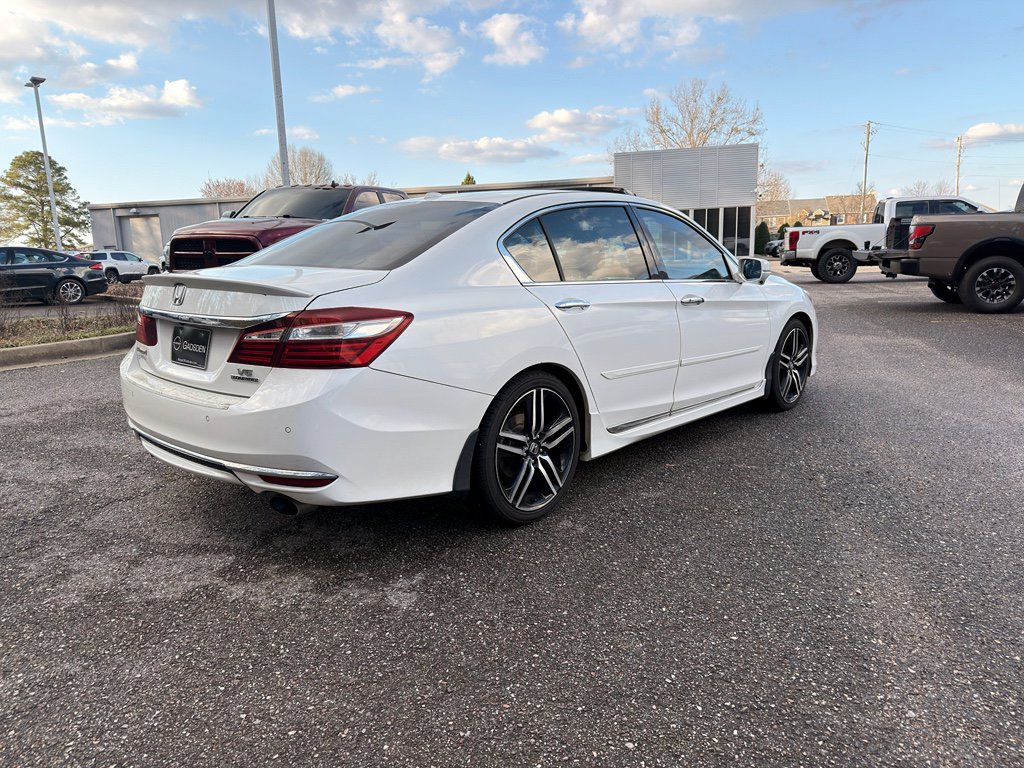 Used 2016 Honda Accord Touring image 3