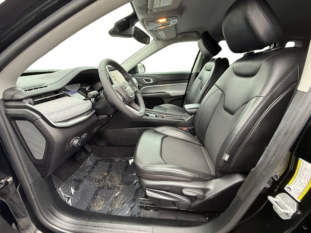 Used 2022 Jeep Compass Latitude image 9