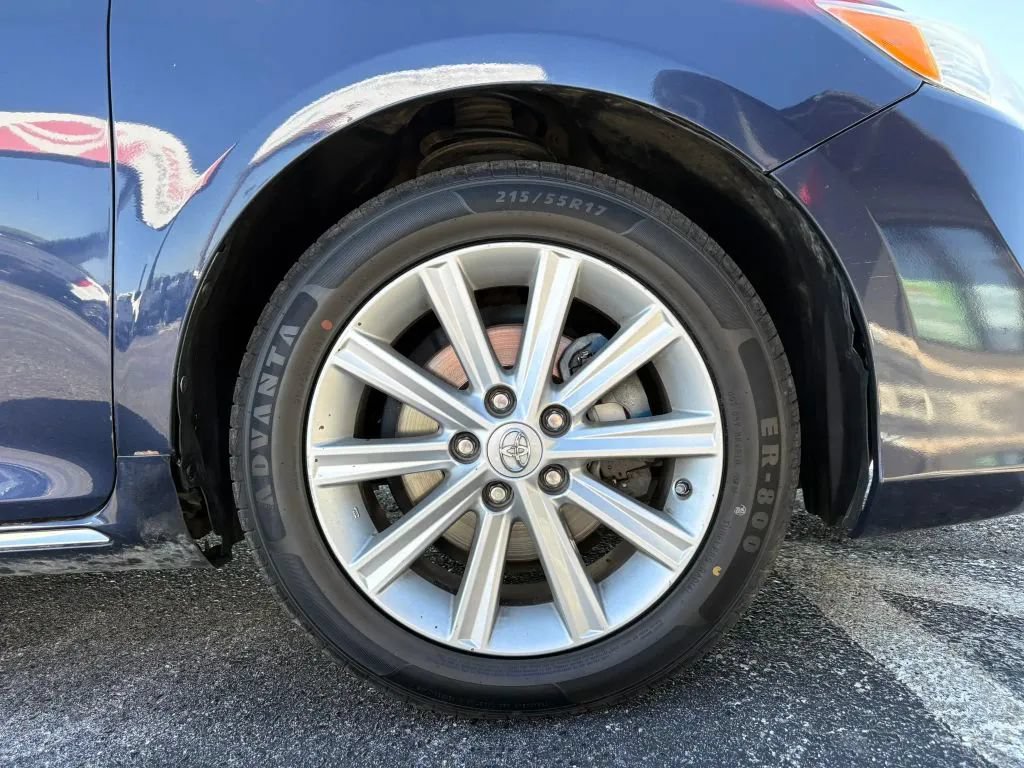 Used 2014 Toyota Camry XLE w/ Leather Package FWD image 21
