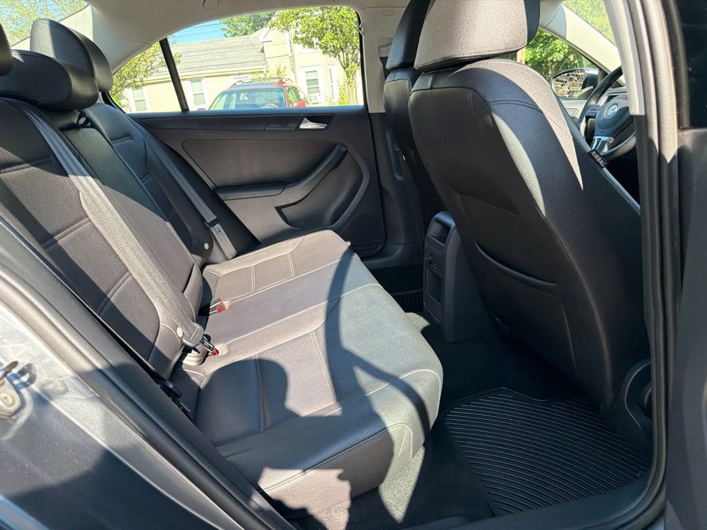 Used 2012 Volkswagen Jetta SE FWD image 24