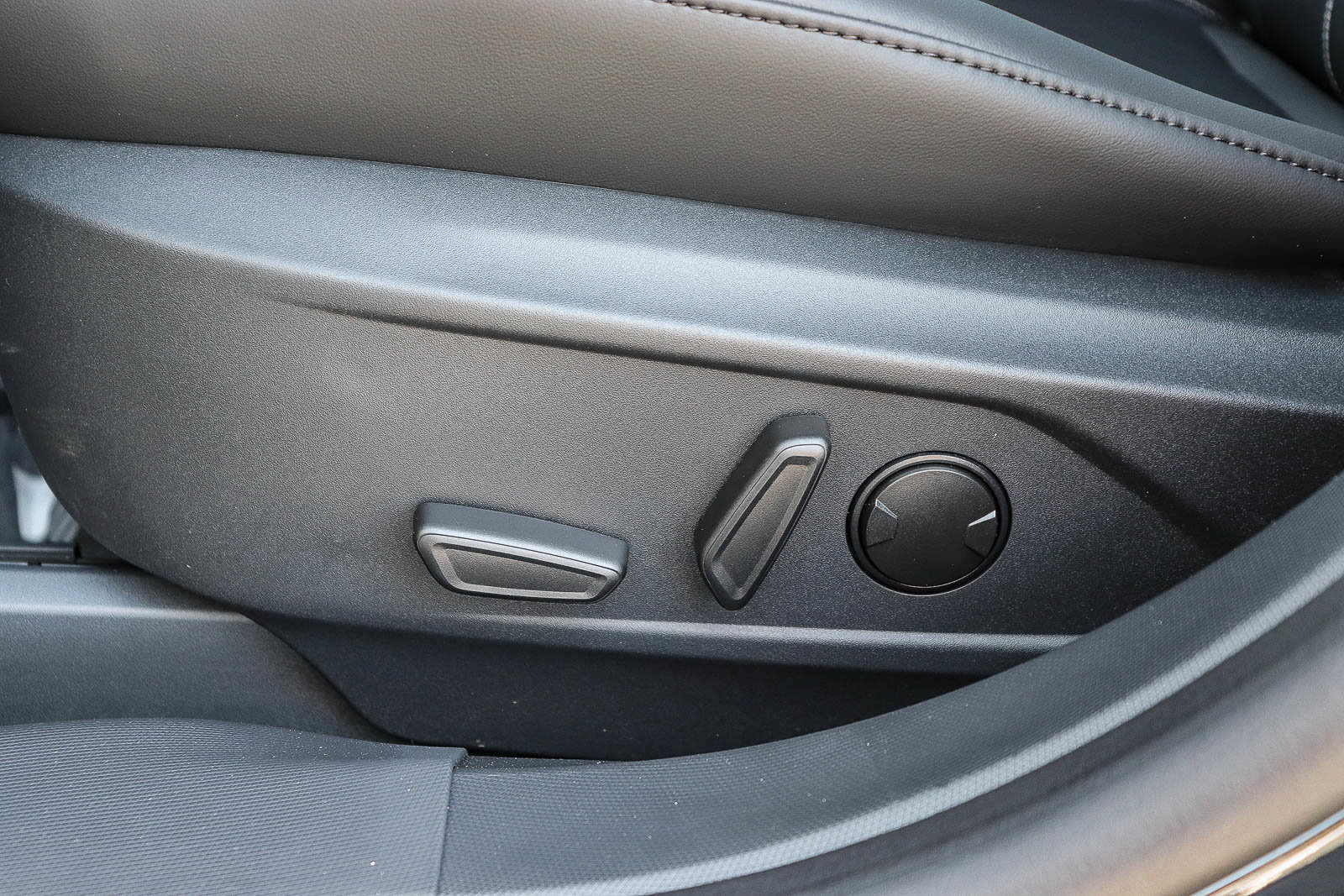 New 2026 Ford Mustang Mach-E Select RWD image 23