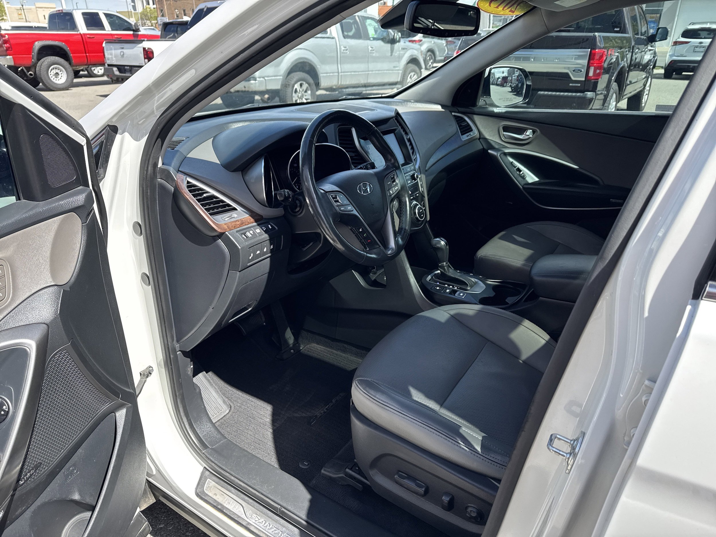 Used 2019 Hyundai Santa Fe XL FWD image 2
