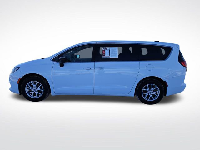 Used 2024 Chrysler Voyager LX FWD image 4