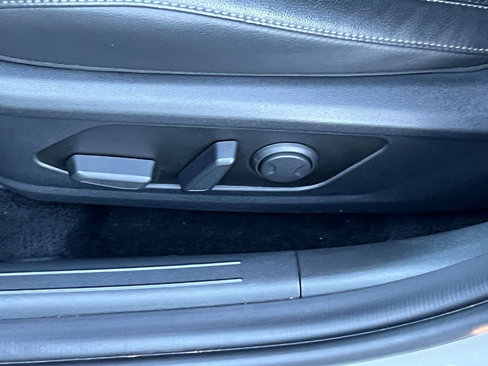 Used 2025 Hyundai Elantra Limited image 23