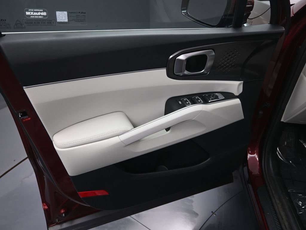 Certified 2025 Kia Sorento EX image 10