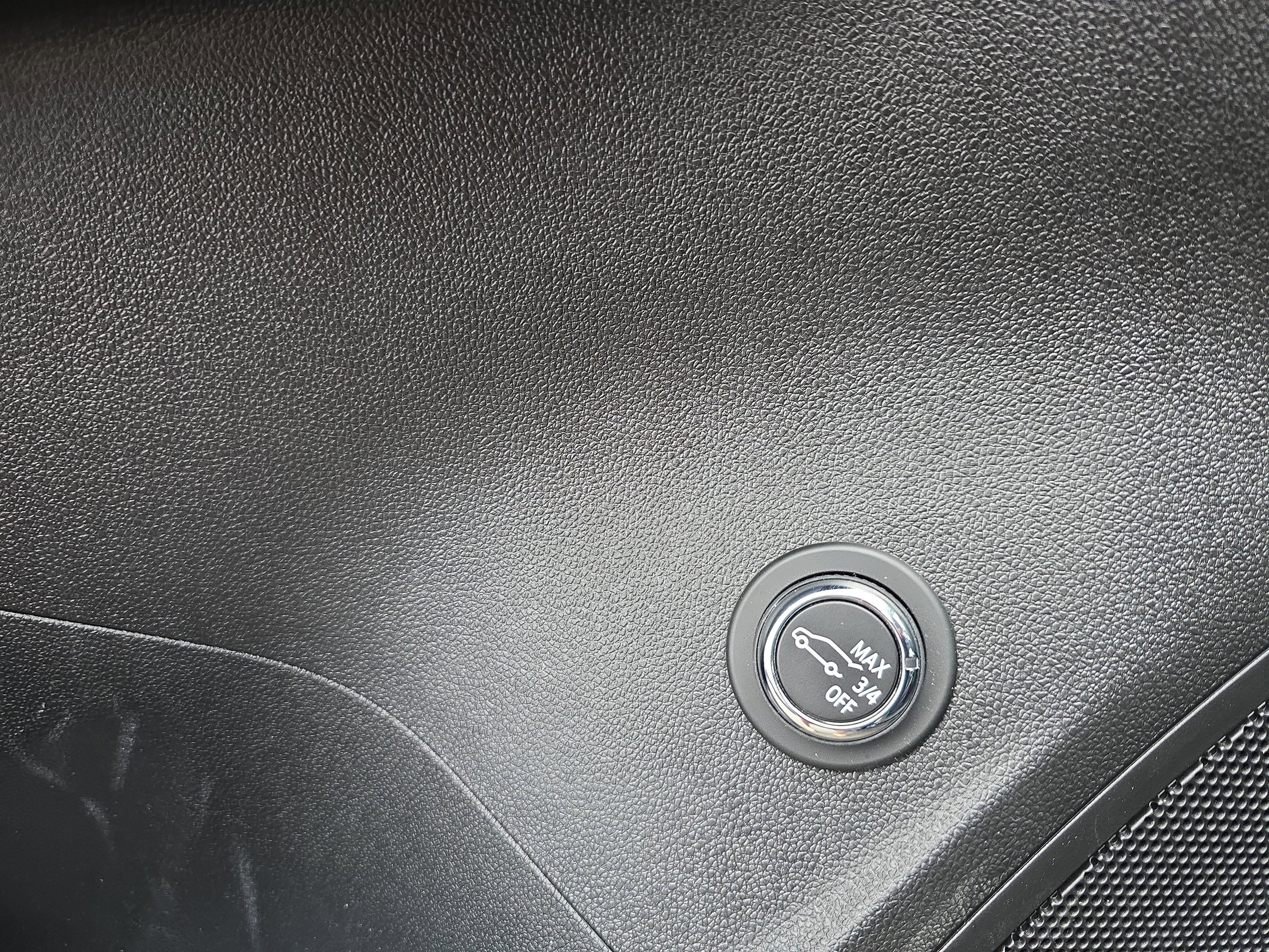 Used 2023 Buick Envision Essence w/ Technology Package I AWD/4WD image 17