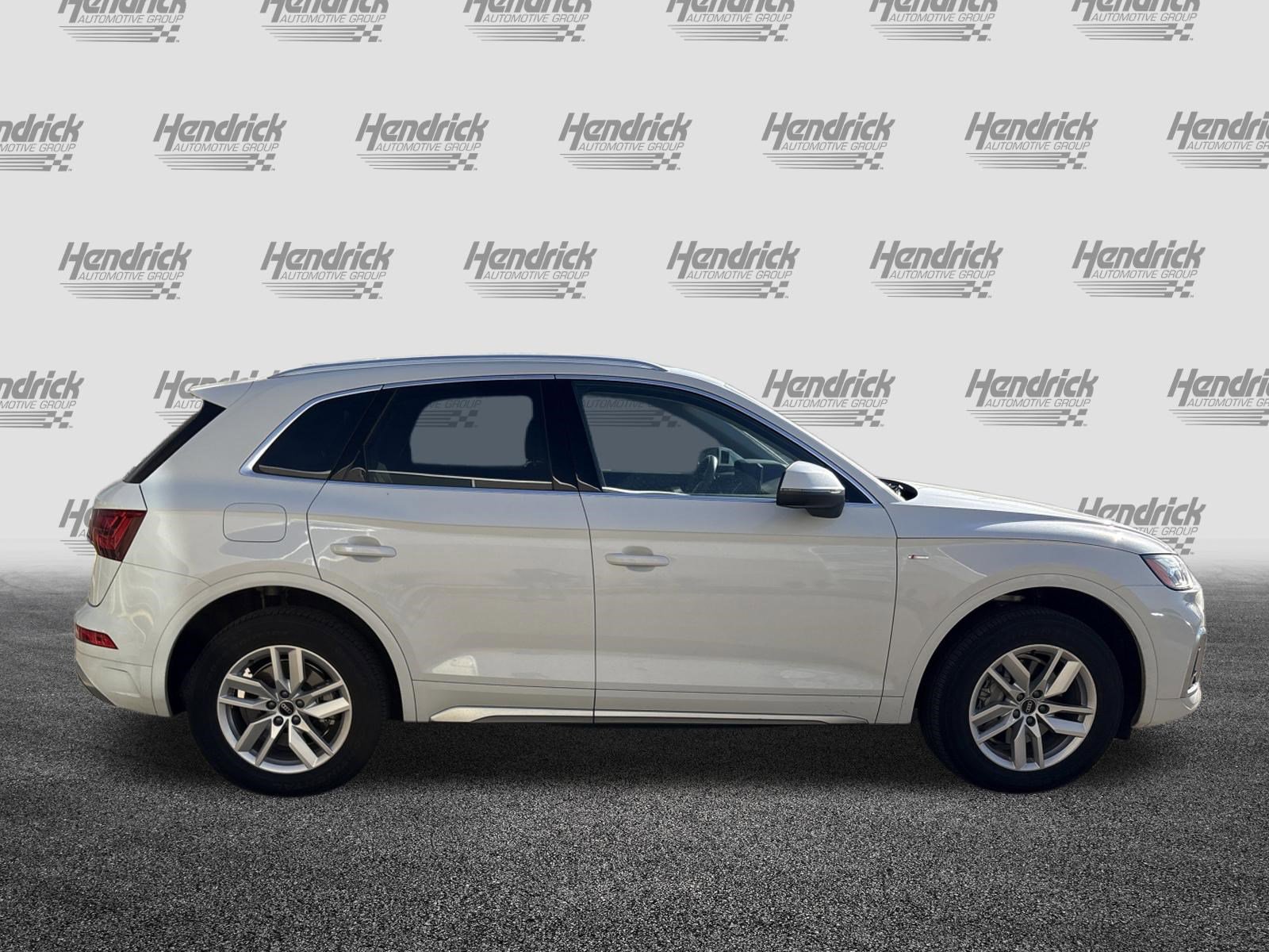 Used 2024 Audi Q5 2.0T Premium w/ Convenience Package image 11