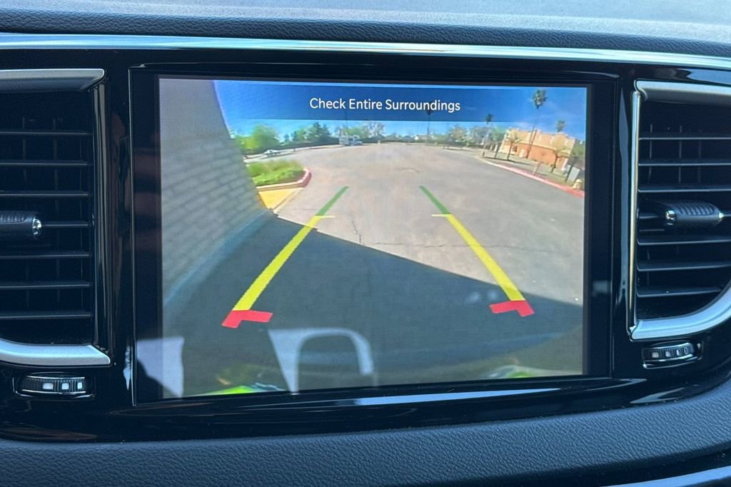 Used 2023 Chrysler Pacifica Touring-L image 30