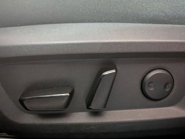 Used 2025 Nissan Rogue SV FWD image 13