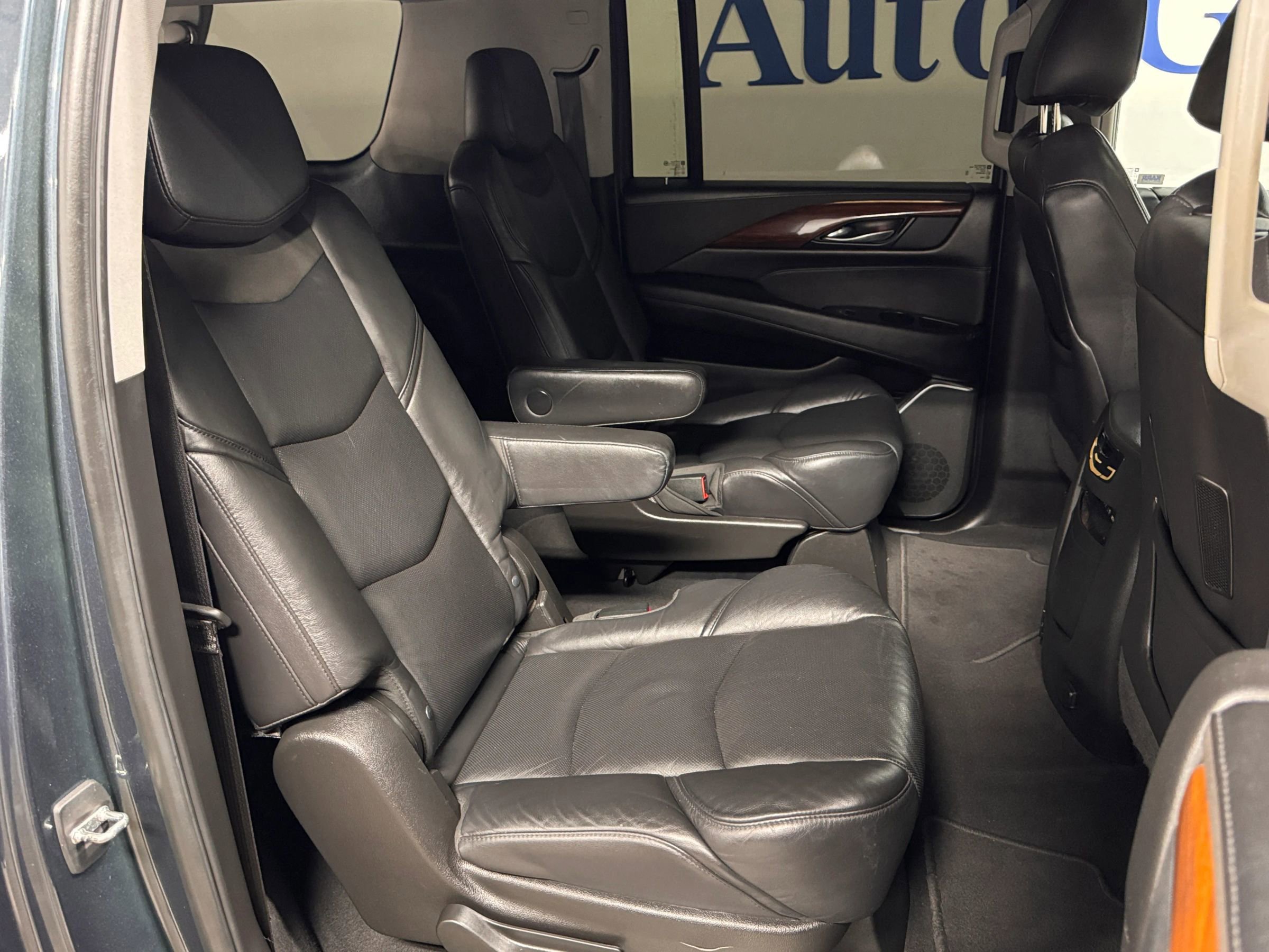 Used 2019 Cadillac Escalade ESV Premium Luxury image 17