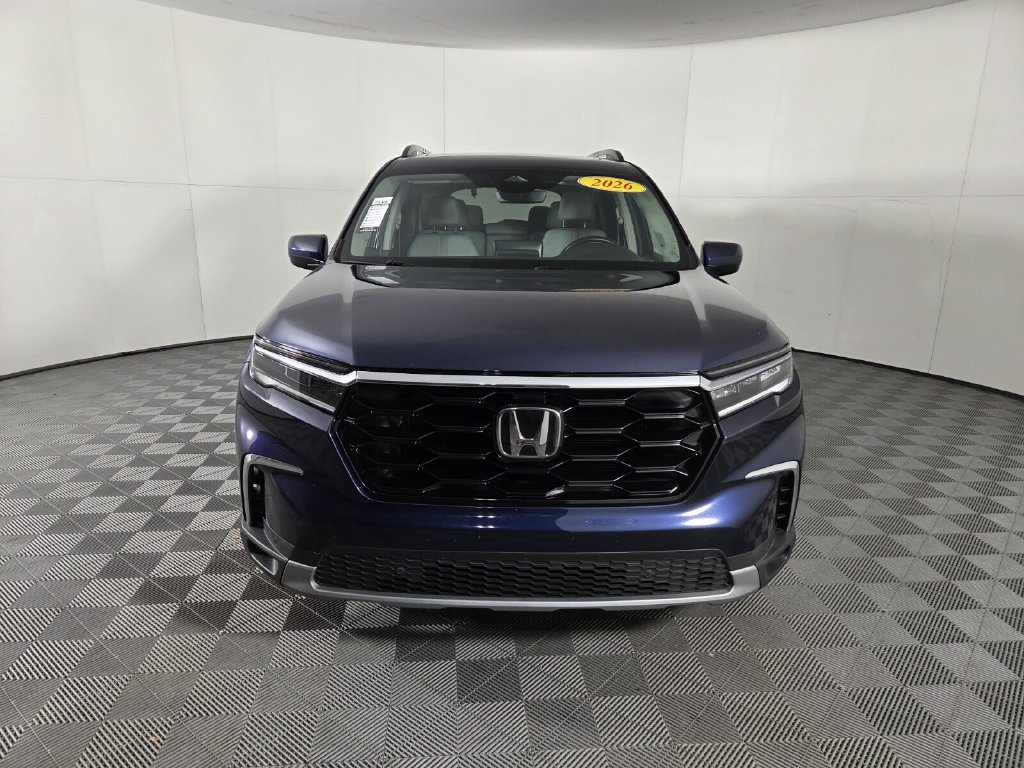 Used 2025 Honda Pilot Touring image 3