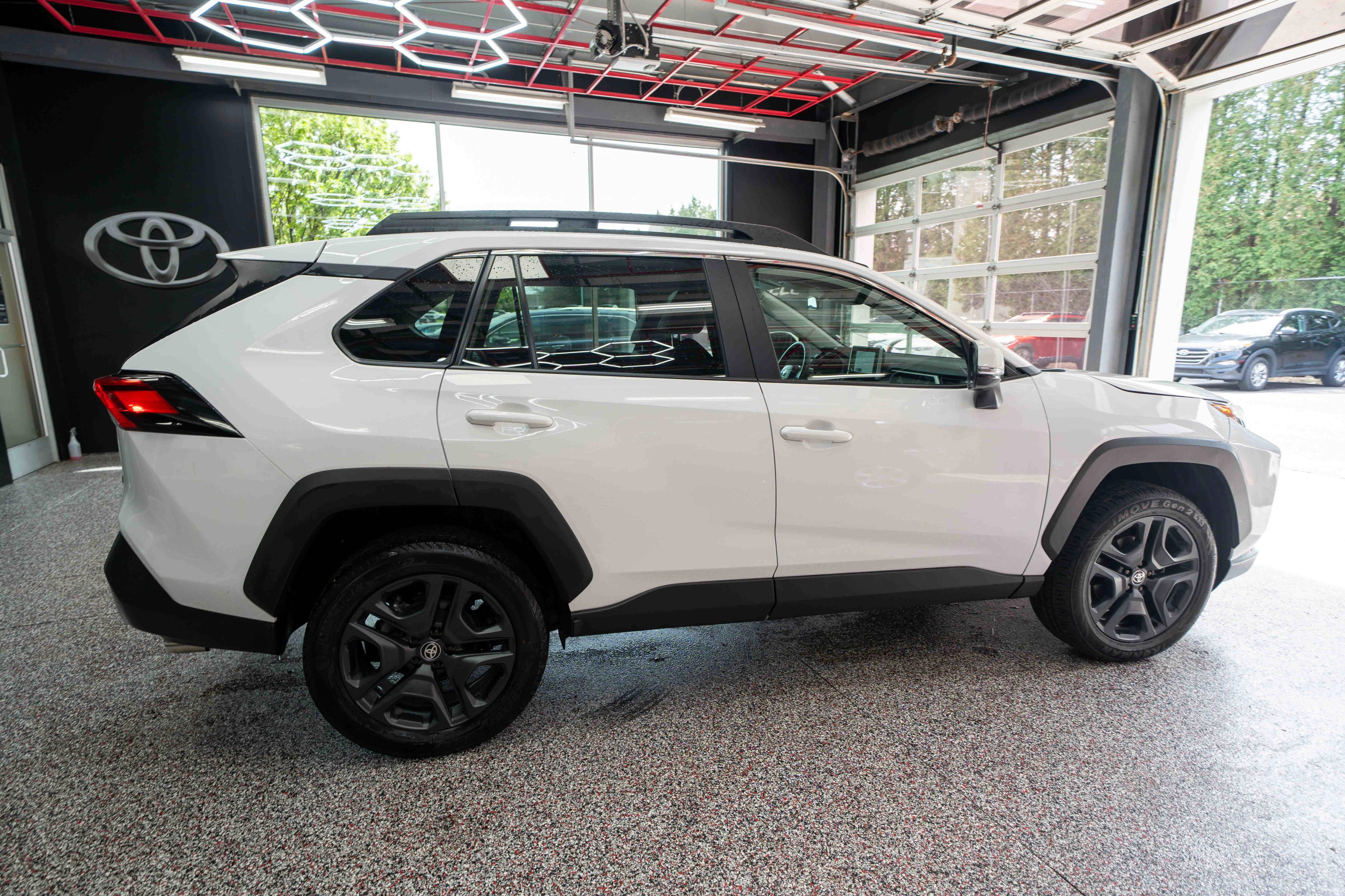 Used 2024 Toyota RAV4 Adventure AWD/4WD image 4