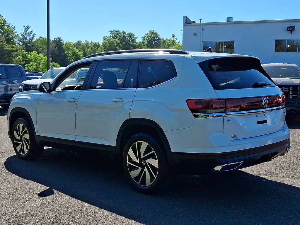 Used 2025 Volkswagen Atlas SE AWD/4WD image 4