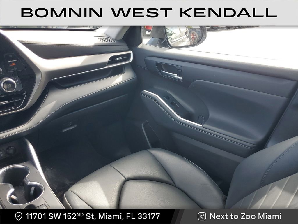 Used 2022 Toyota Highlander XLE image 16
