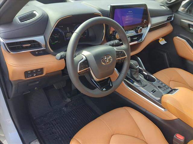 New 2026 Toyota Highlander Platinum image 12