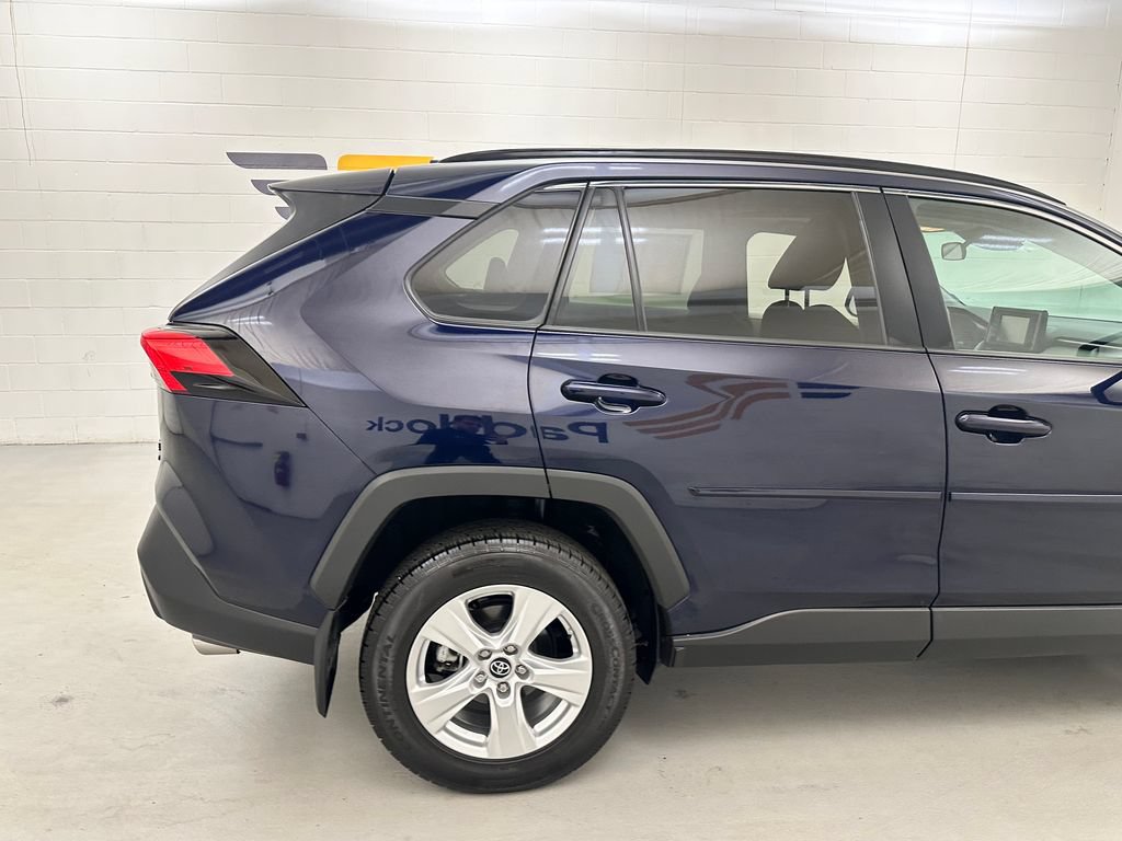Used 2019 Toyota RAV4 XLE AWD/4WD image 9