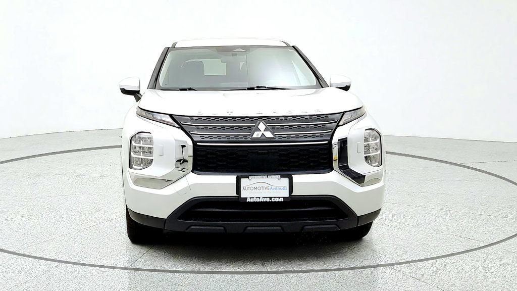 Used 2022 Mitsubishi Outlander ES AWD/4WD image 2