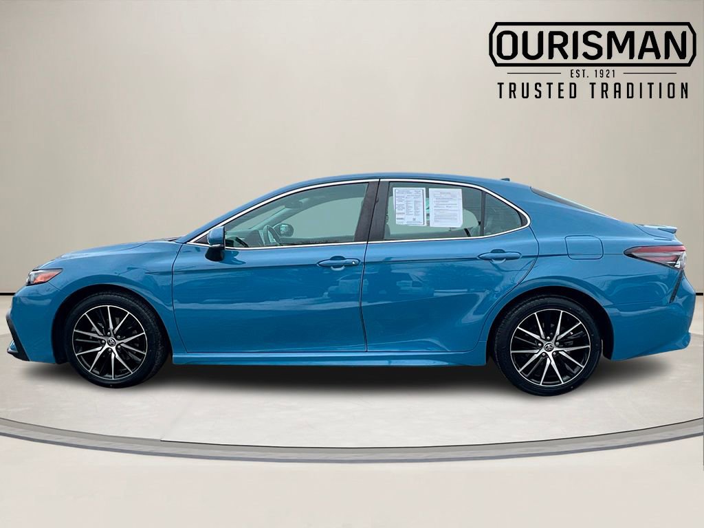 Used 2023 Toyota Camry SE image 3